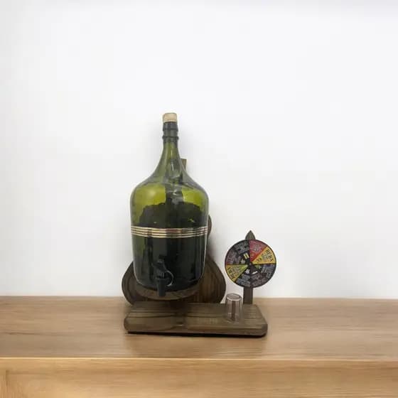 Pingômetro Garrafão em Pé na Cor Imbuia com Roleta para Cachaça 5 Litros Dosador De Cachaça