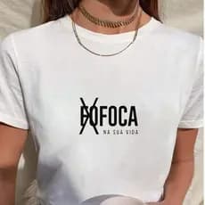 Camiseta Feminina Foca Na Sua Vida Blusa T-Shirt Frase Fofoca Camisa 100% Algodão