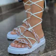 Birken Papate Rasteira Flat Feminina Modelo Luxo Trança Trançadas de Amarrar Amarração Branca e Marrom