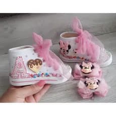 tênis personalizado infantil botinha temática tema minnei  doceria rosa