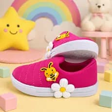 Tênis Infantil Menina Slip On Rosa com Aplique Abelhinha e Flor Casual Confortável Antiderrapante