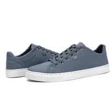 tenis cinza masculino moderno e  estiloso