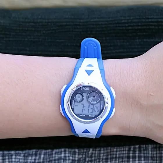 Relógio Digital Infantil com Pulseira Ajustável e Iluminação