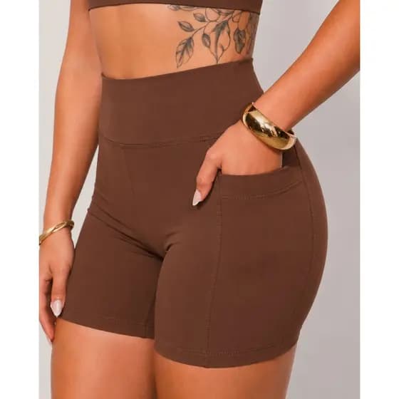 Shorts  Feminino Bermuda Fitness Shortinho Com Bolso Academia, Corrida e Treino Poliamida OFERTA
