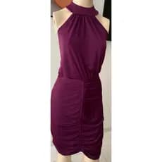 Vestido Gola Alta Santa Justina Decote