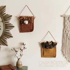 Mini Painel Crochê Parede com Bolso Decorativo 20x15cm