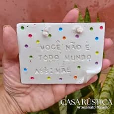 Presente Criativo Plaquinha Decorativa Bilhete de Mãe Cerâmica Artesanal - Frase Engraçada Decoração Parede Pendente