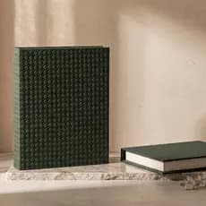 Caixa Livro Decorativo Verde 26cm Design Textura Tramada Organizador Luxo Minimalista Premium