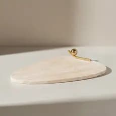 Bandeja Orgânica Mármore Travertino Detalhe Dourado Luxo Decorativa Centro de Mesa Premium 33x19x5cm