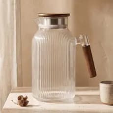 Jarra Vidro Borossilicato Canelado 1,5L Cabo Madeira Mesa Posta Luxo Suco Agua Minimalista 21cm