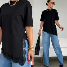 Camiseta feminina assimétrica com renda na Barra com fenda lateral