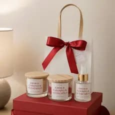 Acalmar Aromas Kit  Amor Carinho e Aconchego | Vela Aromática + Home Spray + Vela Massagem