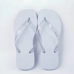 Promoção Kit 2 Pares Chinelo Feminino De Dedo Várias Cores Macio Leve Barato Tira Brilhante
