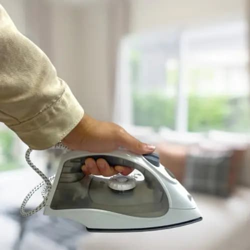 Ferro de Passar a Vapor Premium 1500W Base Cerâmica Spray 220V Cor Sortida