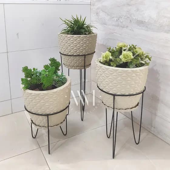 Kit 3 Vasos Planta Flor Diamante P em Polietileno 3D Jardim Moderno Suculentas com Suporte em Metal