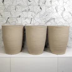Kit 3 Vasos em Polietileno Cone Bojo Nº2 para Plantas Jardim Casa Decoração de Luxo com Pratos