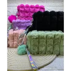 Necesser Pelucia Necessaire com Pompom e Alça Feminina Alto relevo Peluda Estojo de Bolsa