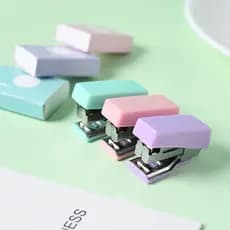 Grampeador com Chaveiro Mini e Caixa de grampos para Papelaria