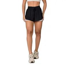 Short Fitness Butterfly Preto com Tecido de Poliamida Creponada, Cós Elástico Largo, Modelo Curto para Mulheres