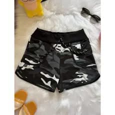 Short feminina com estampa multicolorido e com bolsa