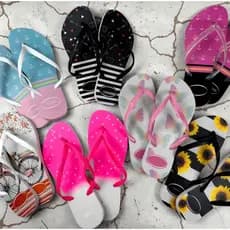 Kit 2 Pares de Chinelo Emborrachado Antiderrapante Sandália Feminina Rasteira Casual Estampada
