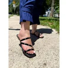 Rasteirinha Feminina Elegante com Tiras  Detalhes em Speik Aplicações Rasteira com Spike Moda Casual