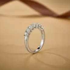 Anel meia aliança 7 pedras Moissanite 3mm prata 925 com banho de ródio