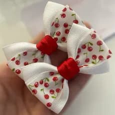 Par de laços cerejinha/ Laço infantil cerejinha/ Par de laços/ Laço cerejinha/ Laço infantil