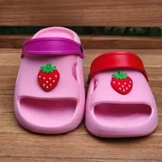 Chinelo Nuvem Slide Infantil Menina Sandália Papete Enfeite Morango Casual Verão Macio Confortável