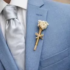 Broche Aplique Florzinha Noivo Casamento Igreja - Acessório Elegante para Lapela - Detalhe em Pérola LINDA