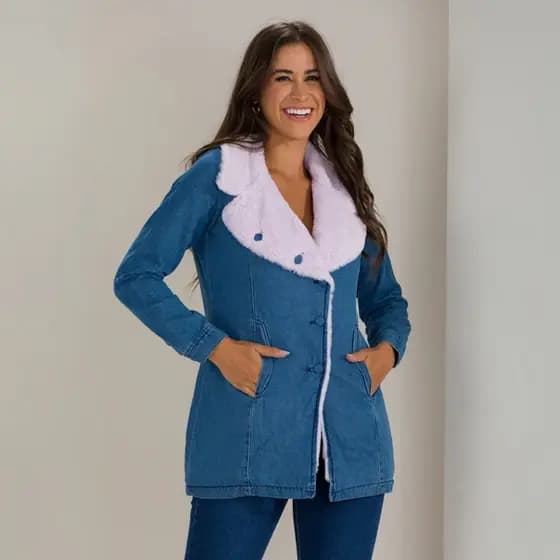 Parka Feminina Jeans Forrada Gola Ampla Forro Peluciado Alongado Fecho em Botão Algodão Lycra