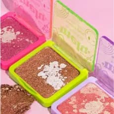 luminador cremoso Facial Marble Glow Melu by Ruby Rose neon lights