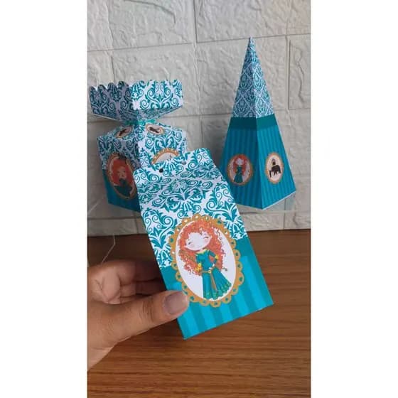 Kit Merida Valente Caixa Milk, Meia Bala e Cone Pirâmide Modelo Exclusivo Pegue e Monte Festa Fácil