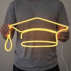 Capelo para Formatura em LED DOURADO, Decoração Elegante