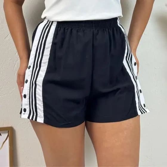 Short Com Botões Lateral Feminino Faixa Listrada Cintura Alta Viscose Moda Blogueira Atual P M G GG Short Feminino s