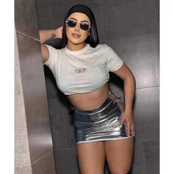 Saia Metalizada Feminina Moda Gringa Balada Tendência Carnaval