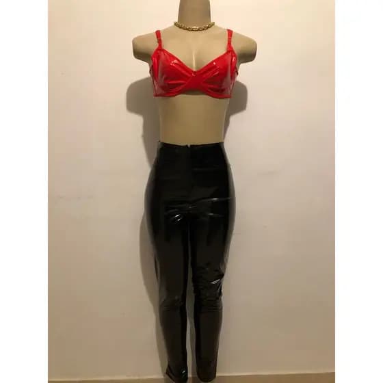 Conjunto Feminino Cropped Vermelho + Calça Preta Em Vinil Moda Balada
