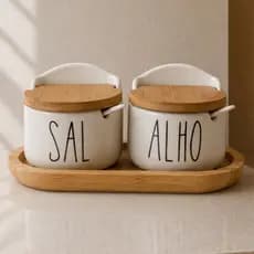 KIT LUXO C/ 2 Unidades, 1 Saleiro de Mesa com Colher + 1 Porta Alho Porcelana C/ tampa de bambu 300g