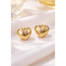 Brincos Coração Dourado Texturizado – Elegância e Delicadeza