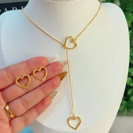 Conjunto Colar e Brinco Feminino Gravatinha de Coração delicada Folheado a Prata 925 e Ouro 18k