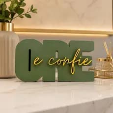 Enfeite Decorativo Ore e Confie | Palavra Decorativa Cristã para Sala, Painel de TV e Mesa | Decoração Moderna