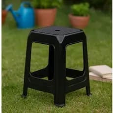 Banquinho Porto de Plástico Preto com Detalhes no Assento
