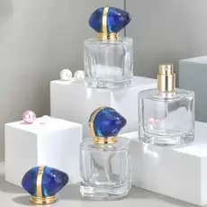 KIT FRASCO PERFUME 30ML QUADRADO COM VALVULA SPRAY, TAMPA AZUL LISTRA DOURADA + PORTA PERFUME 5ML
