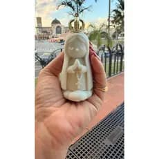Novidade Linda santinha de resina com essa coroa dourada para lembrança de batizado !! 9cm
