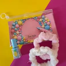 Xuxinha de cabelo elastico  Pelúcia  Kit com 2 e marca texto papelaria fofa scrunchies