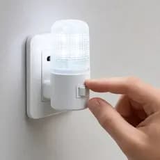 Luz Noturna Led De Tomada Bivolt Mini Abajur Infantil Quarto Bebê Criança Idoso Com Botão Interruptor Lâmpada Parede