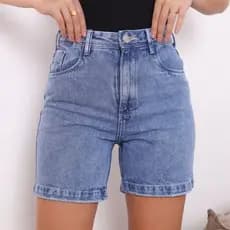 Bermuda Mom Jeans Feminina Cintura Alta Lavagem Clara Bolsos Frontais Casual  Confortável