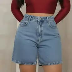 Bermuda Jeans Feminina Mom Cintura Alta Lavagem Clara Estonada Bolso Funcional Casual
