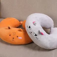 Almofada de Pescoço Infantil Bichinho com Botão Travesseiro Suede para Viagem e Descanso