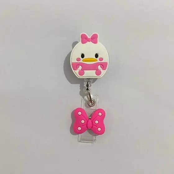 Porta Crachá Retrátil Roller Clip Personalizados Temático Margarida | Disney | Desenho Animado | World | Daisy Duck